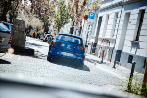 Auto der ambulanten Pflege unterwegs.